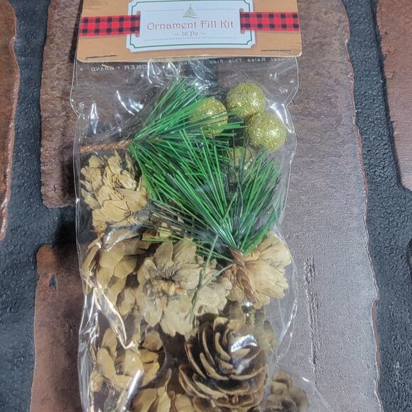 12 Ornament Craft Fill Kit ~ 16 pieces ea (192) Pinecones, Berries, Pine Branch - Picture 3 of 5